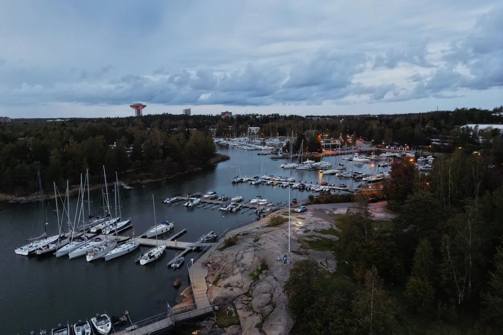 Veneitä satamassa Espoossa