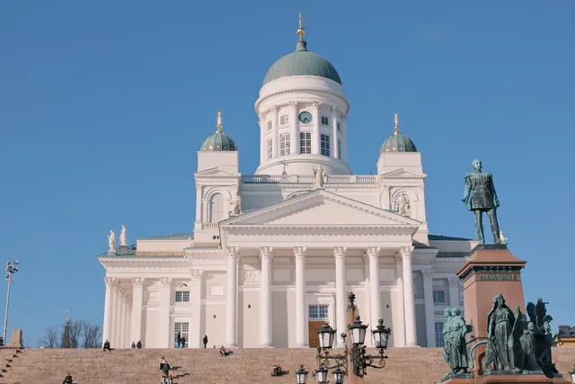 Helsingin tuomiokirkko portaineen