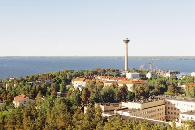 Ilmakuva Tampereen keskustasta, Näsinneulasta ja Näsijärvestä