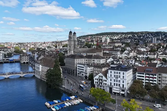 Zürichin keskustaa ja Limmat-jokea ilmasta kuvattuna